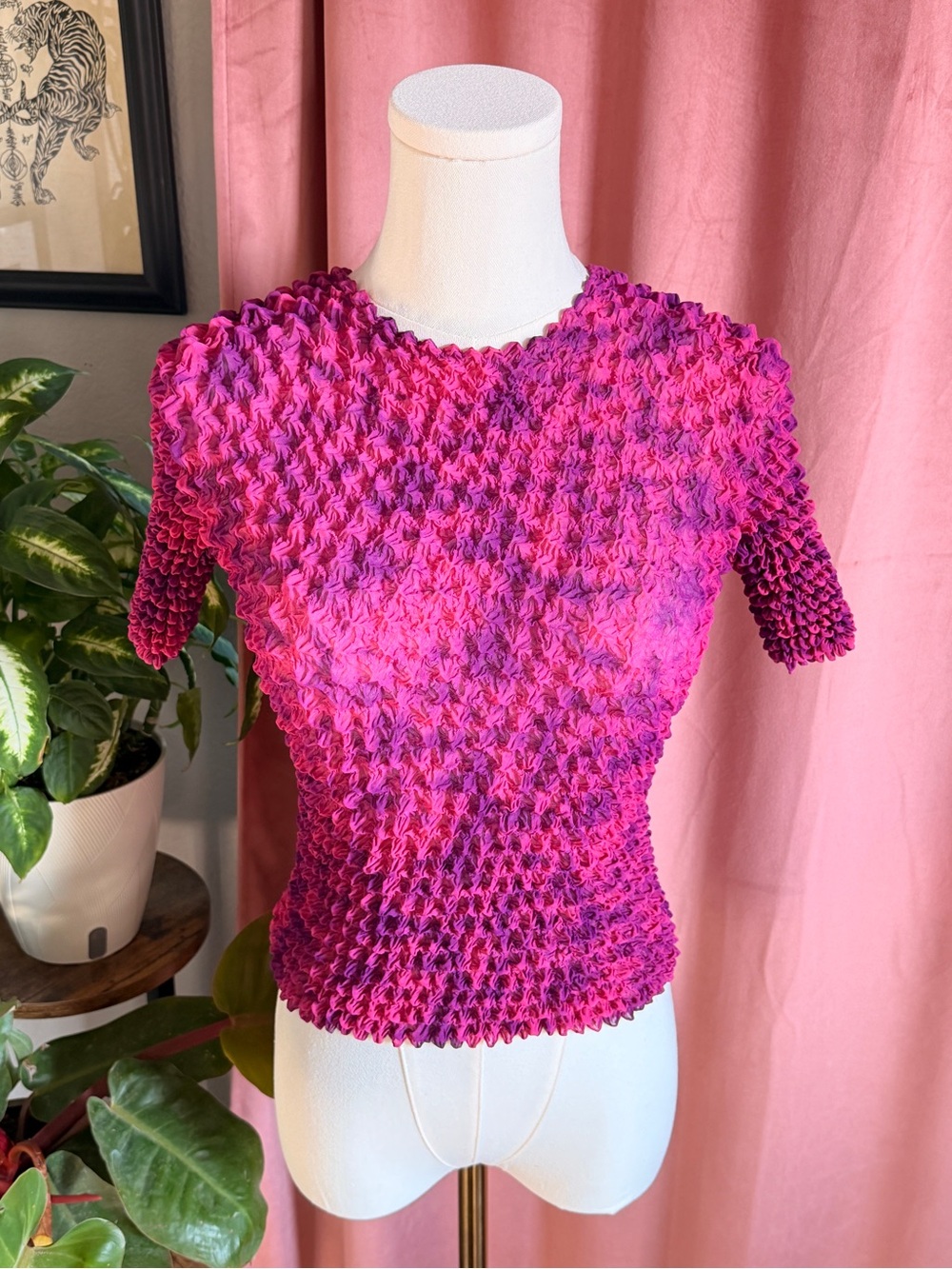 Vintage Y2K Clio Popcorn Crinkle Hot Pink & Purple Short Sleeve Top